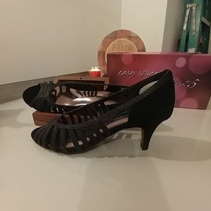 Easy Street Alive 5 size 8W Black Glitter Heels